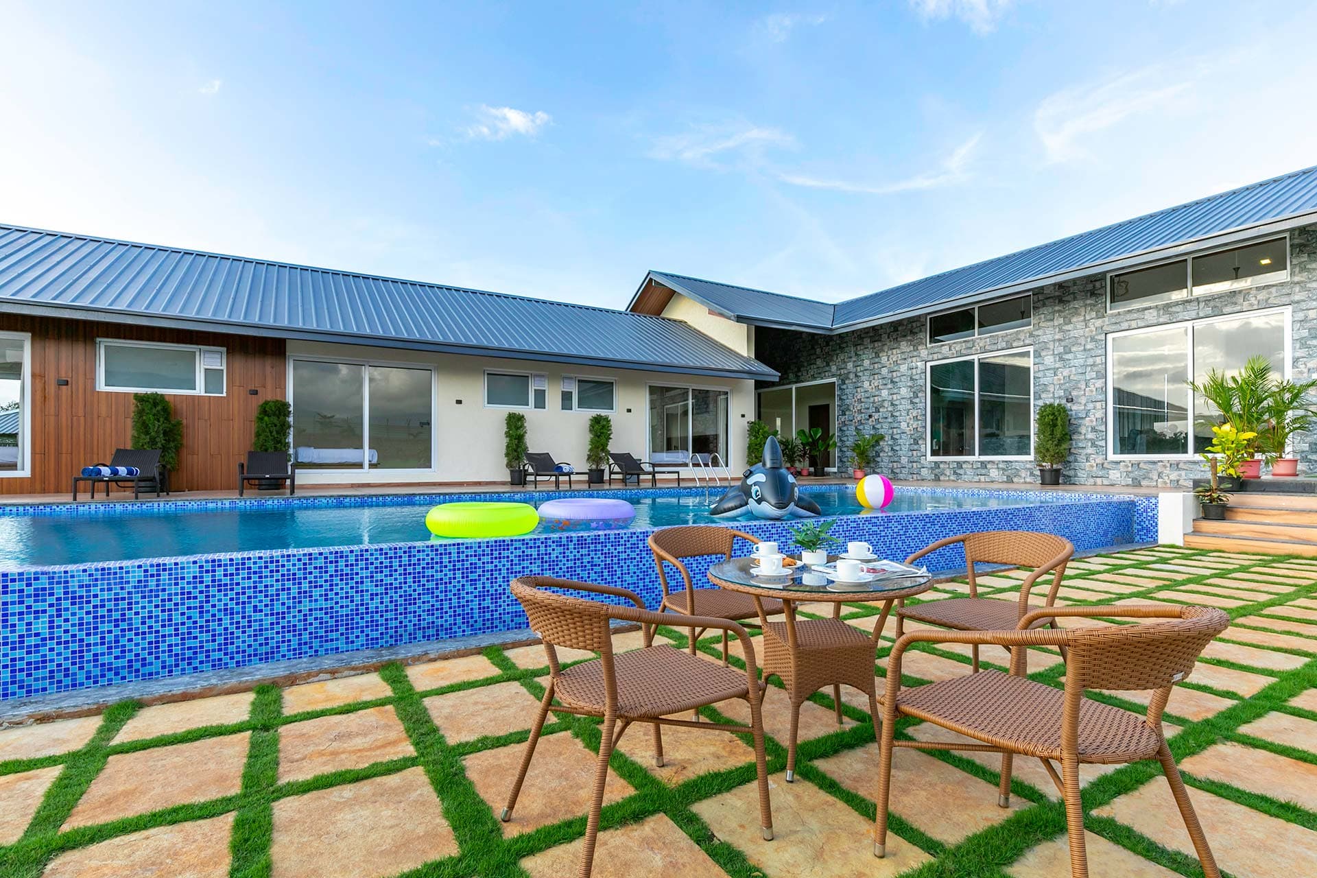 Exterior,Outdoor Sitting Area,Swimming Pool