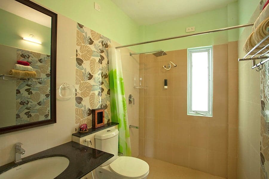 Bathroom,Shower / Toilet