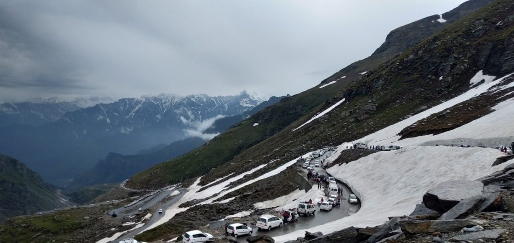 Rohtang Pass is famed for its appealing vistas. 