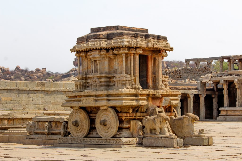 stone chariot in the UNESCO World Heritage Site of Hampi 50 rupees note