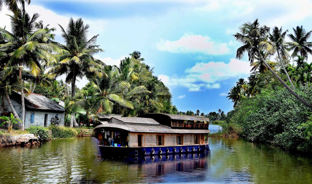 backwaters of kumarakom kerala tourist place