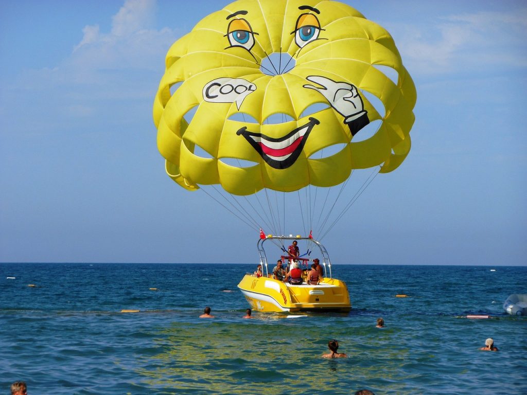 parasailing at baga beach goa