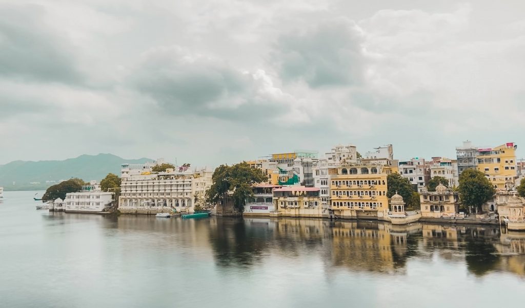 lake pichola, most famous tourist place to visit in udaipur