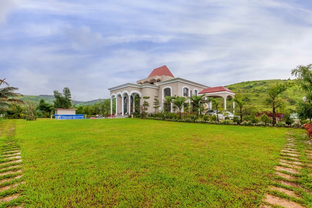 Villa in the midst of greenery