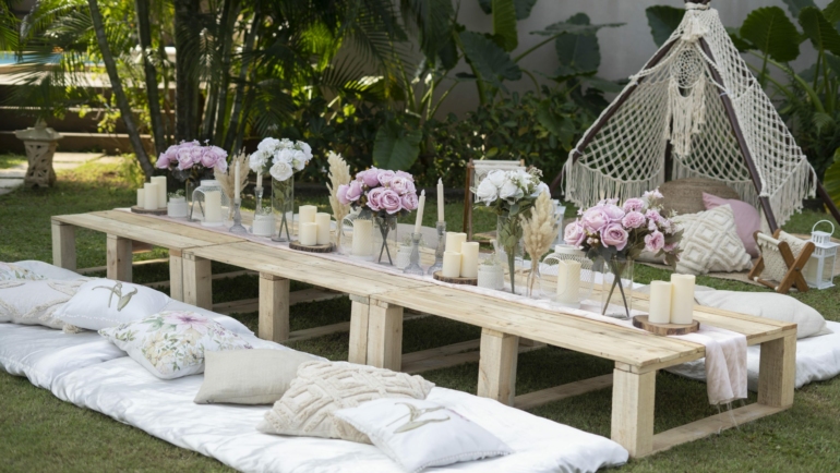 brunch-decor-for-group-getaway-near-mumbai