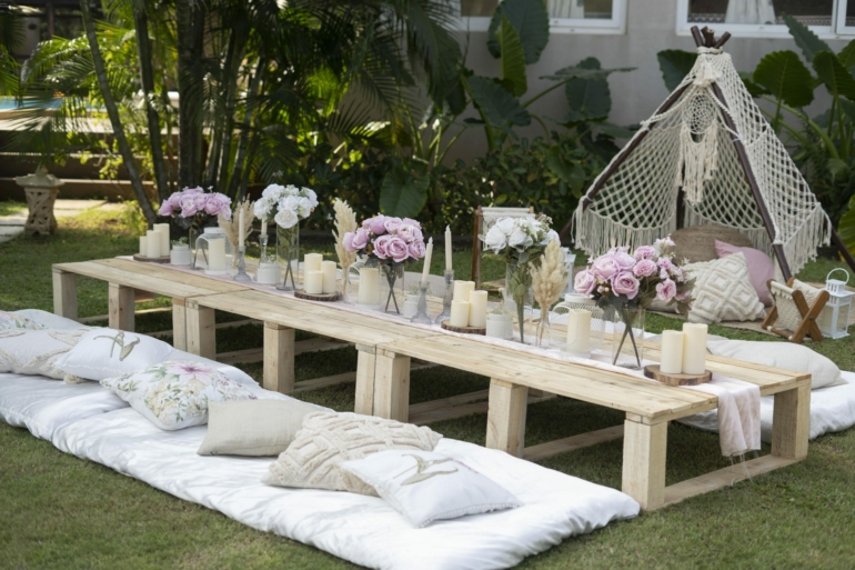 brunch-decor-for-group-getaway-near-mumbai