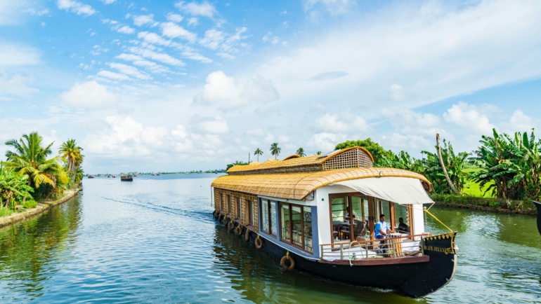 backwaters house boat in kerala alleppey