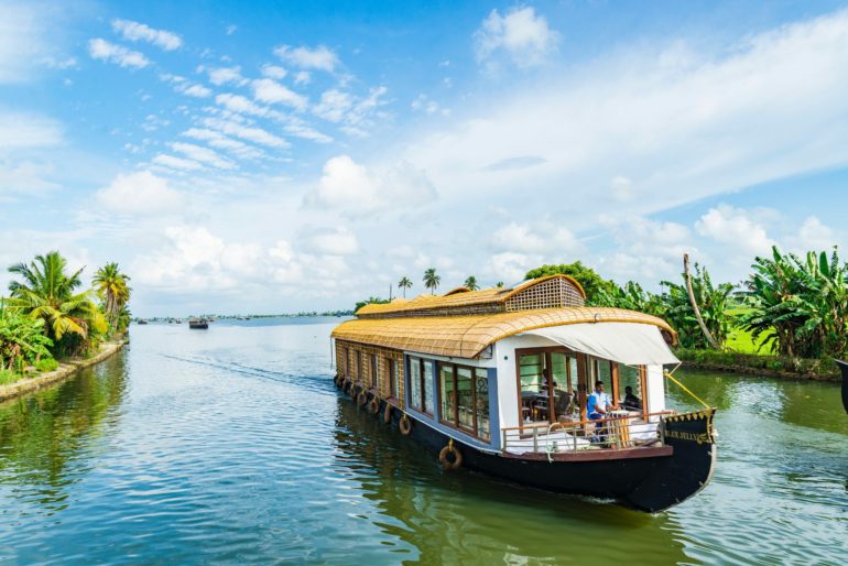 backwaters house boat in kerala alleppey