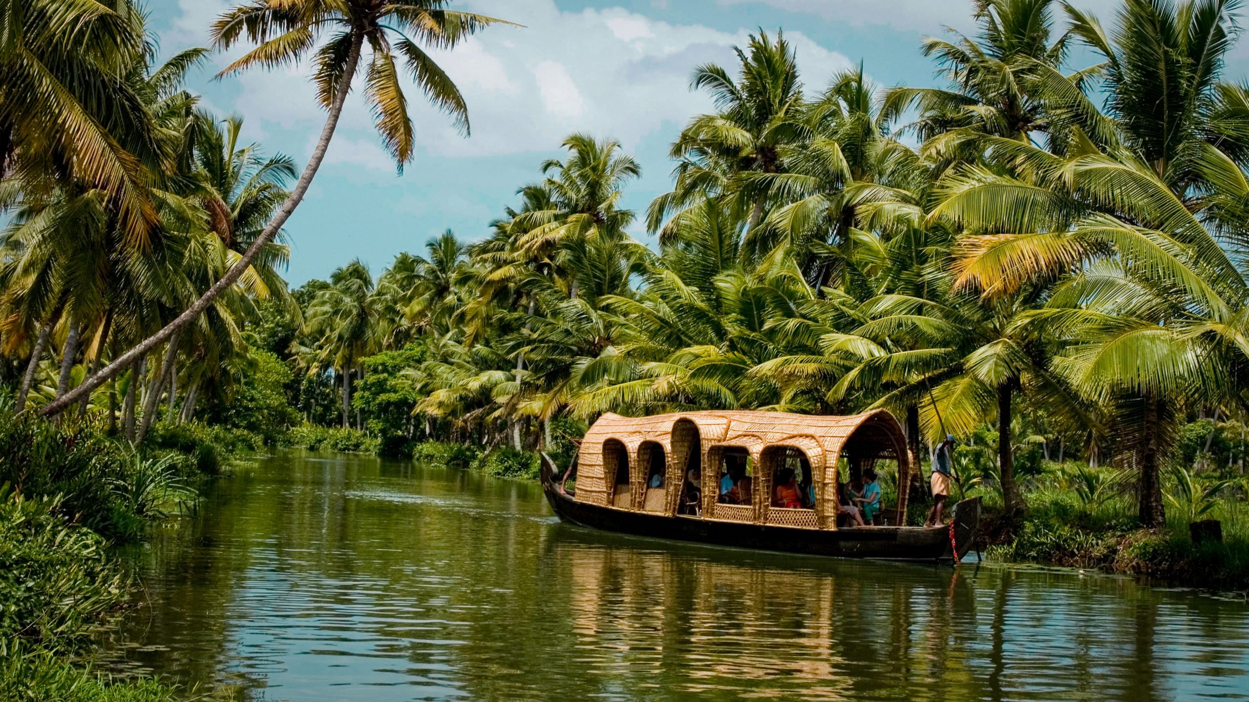 11 Best Places to Visit in Summer in South India: How to Reach &#038; Where to Stay
