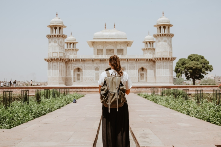 woman travelling in india safely
