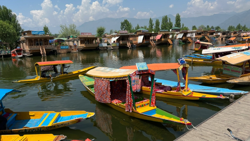 famous shikara boat ride in dal lake, srinagar