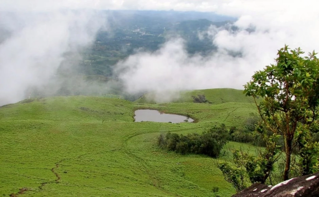 Chembra Peak, Heart Lake