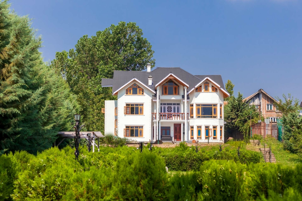 Buhayra Lakefront, a beautiful villa in Kashmir by StayVista