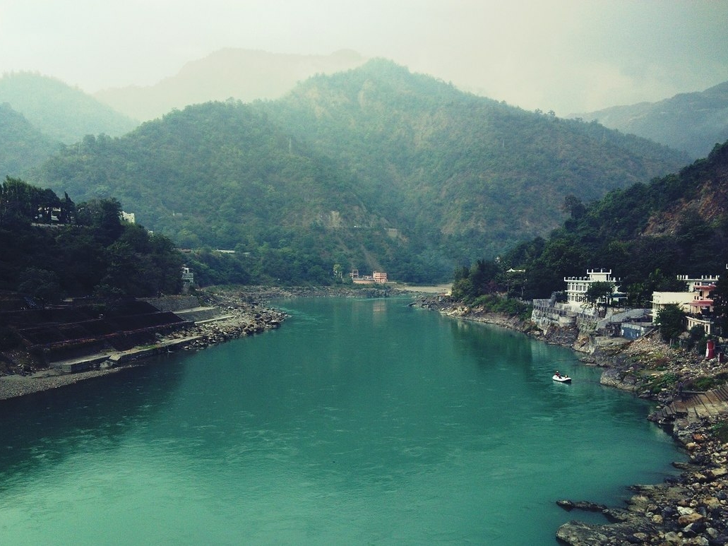 Rishikesh in December is one of the best places to visit in India in December
PC: Sudhanshu via Wikimedia
https://commons.wikimedia.org/wiki/File:Ganges_at_Rishikesh_from_Lakshman_Jhula.jpg