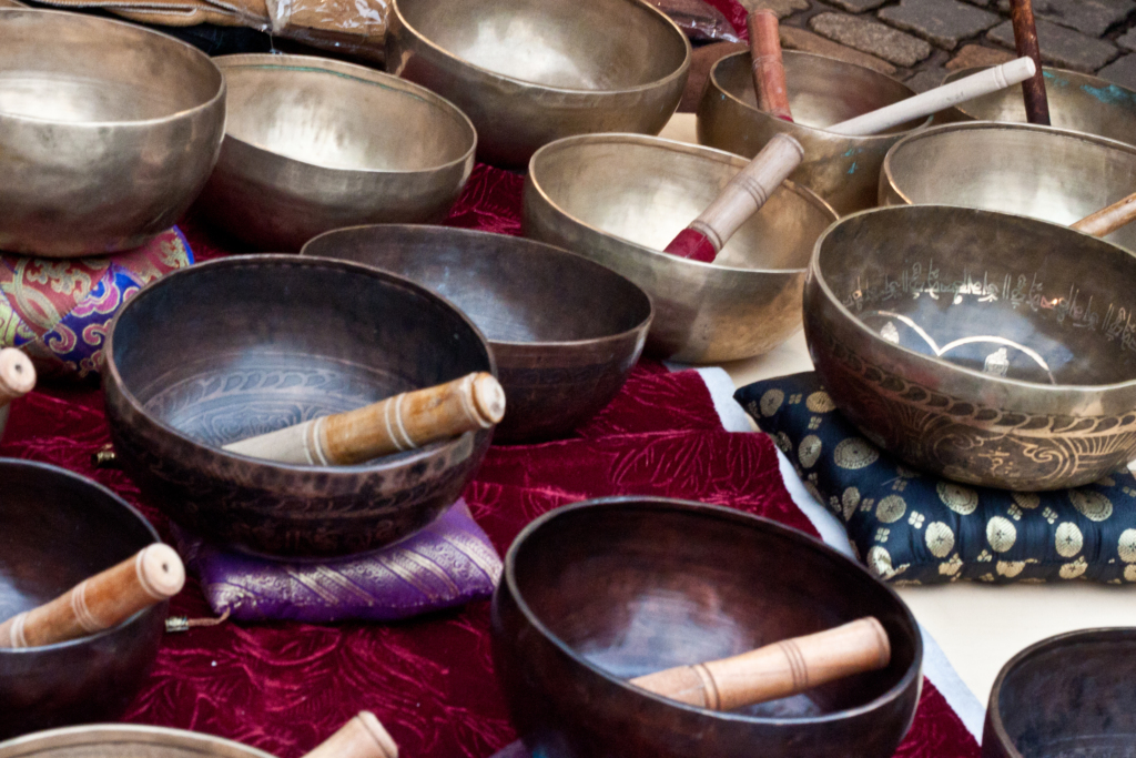 shopping in Dharamshala
PC:
mh.xbhd.org - https://www.flickr.com/photos/mhxbhd/8330573578