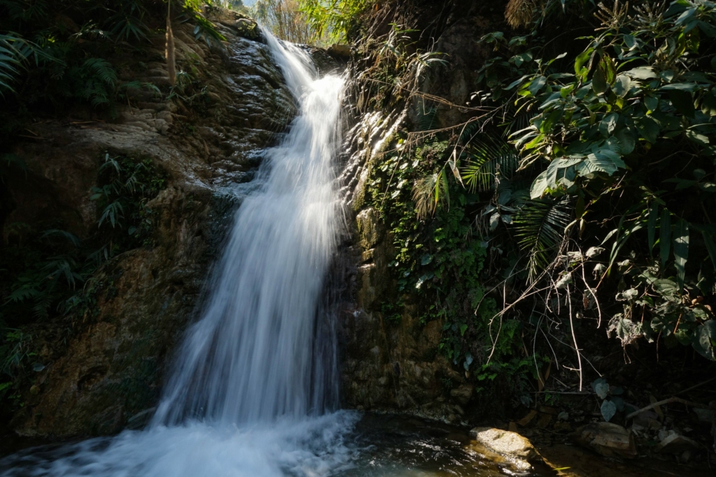 hidden waterfalls in darjeeling