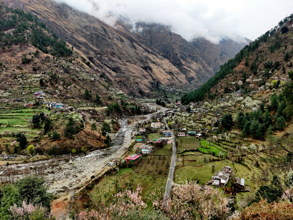 tirthan valley in december