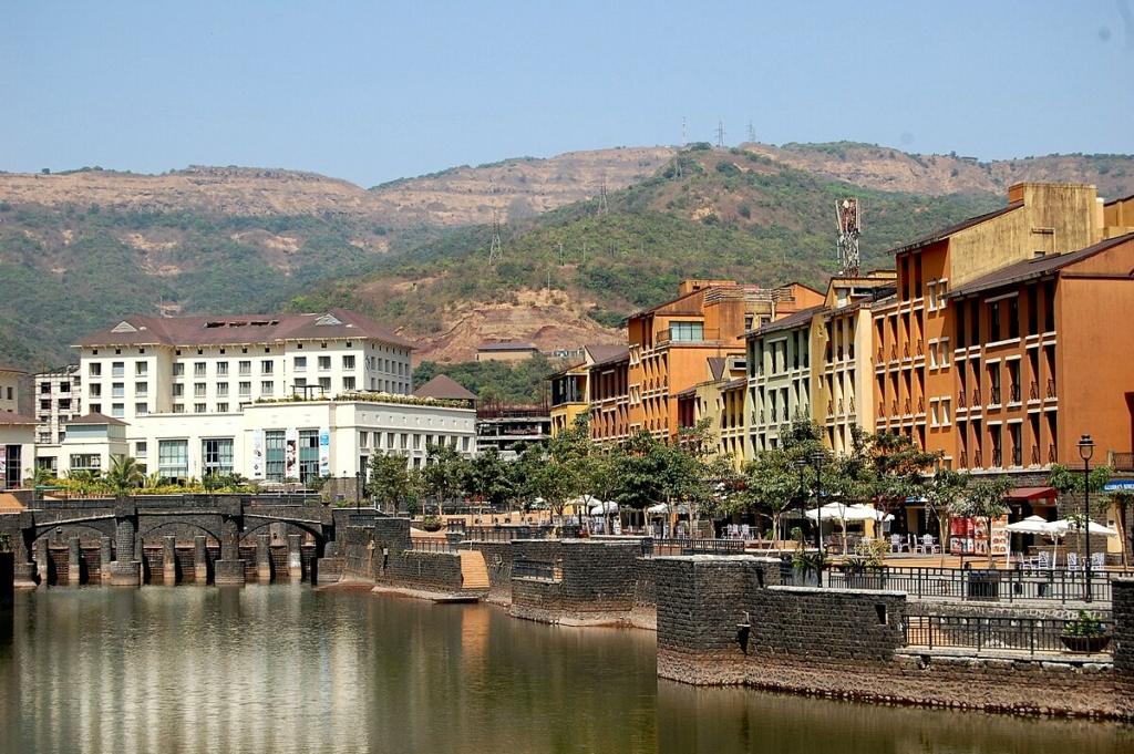 Water sports activities on the serene lake in Lavasa, a tourist place to visit in winter