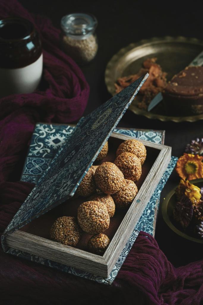 Image credit: Prchi Palwe via unsplash
Image of til gul ladoo Makar Sankranti 2026