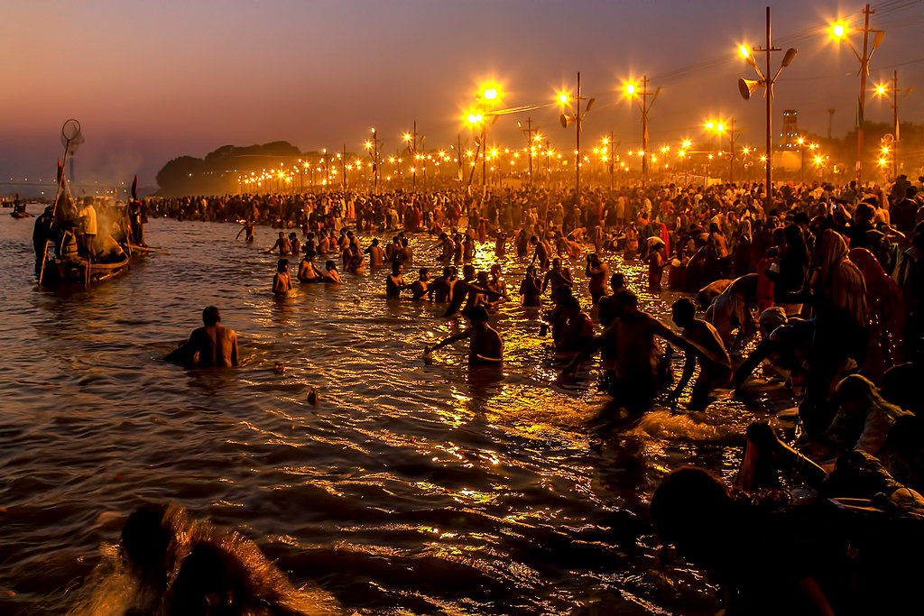 holy snan in mahakumbh