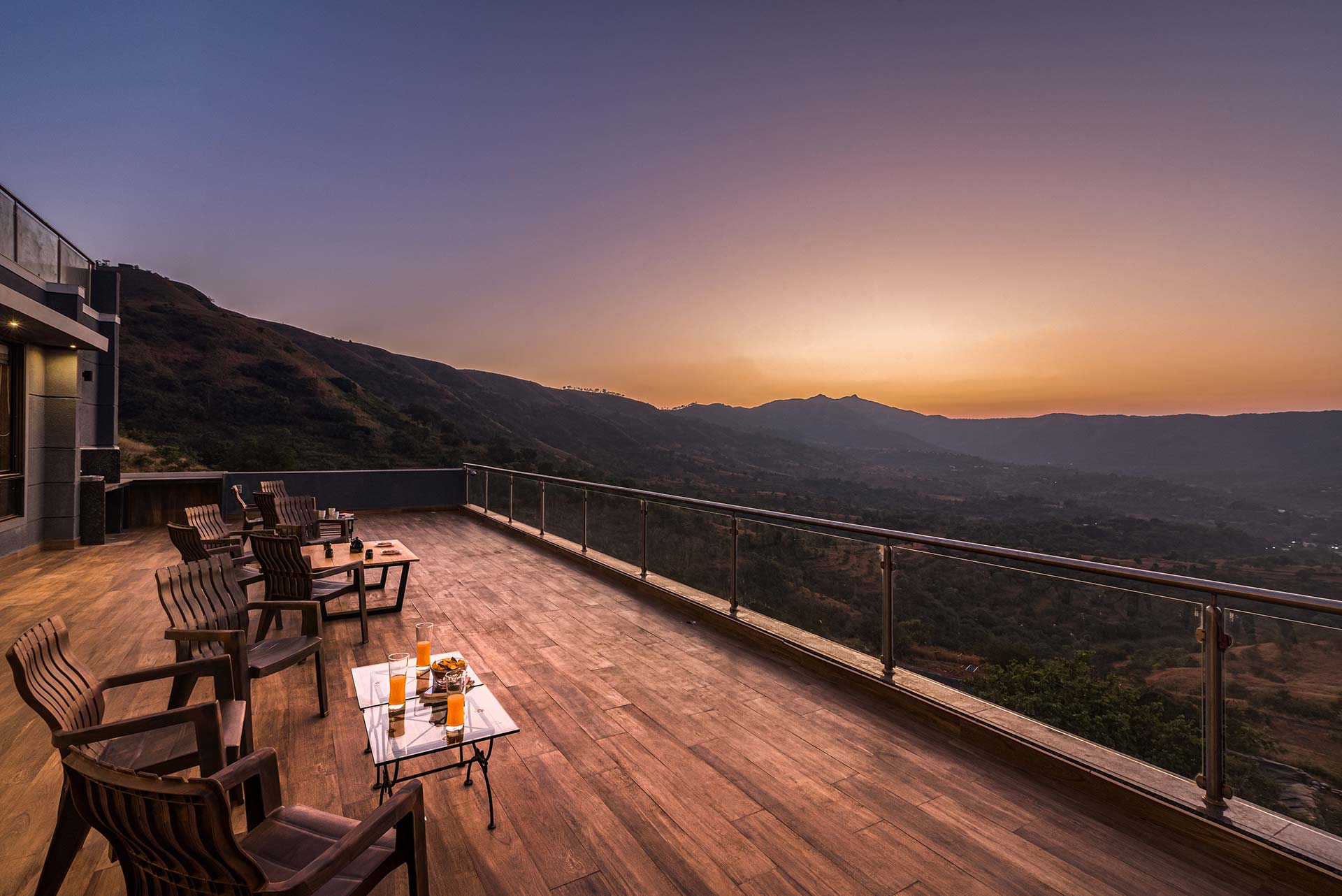 Eyes On The Lake - Bhor Villa in