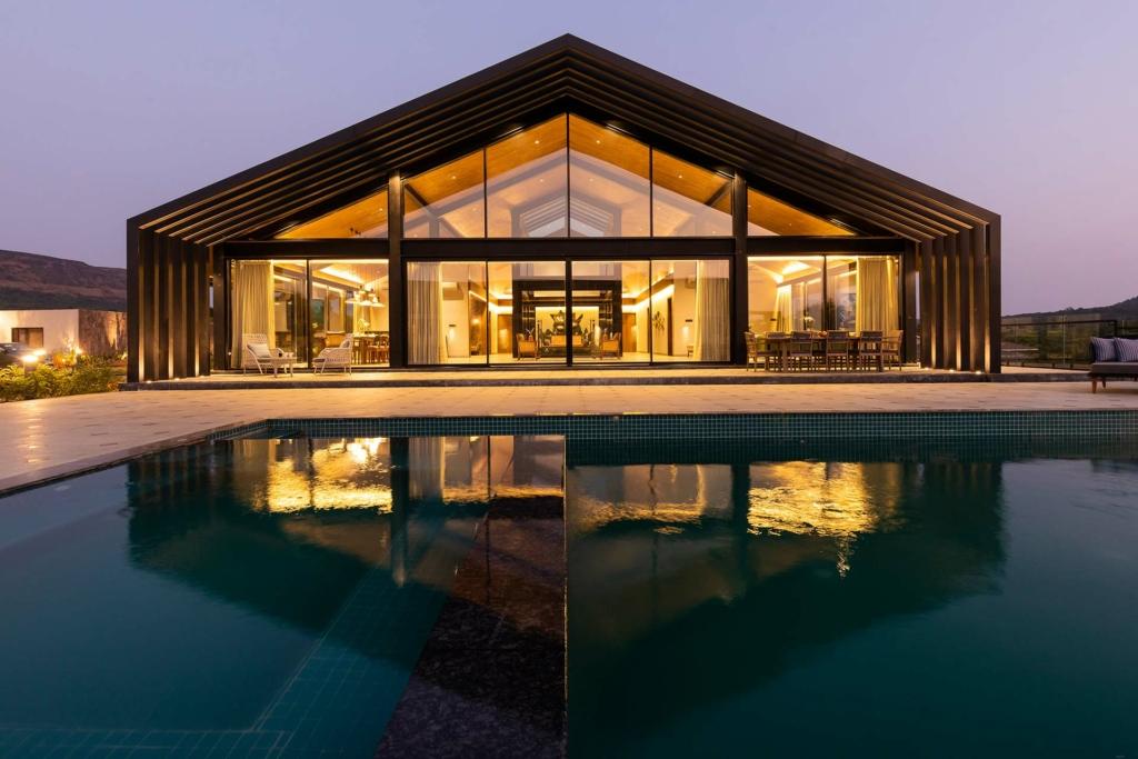 Villas in Lonavala vs Resorts near Mumbai