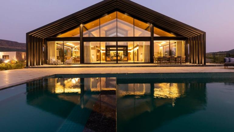 Villas in Lonavala vs Resorts near Mumbai