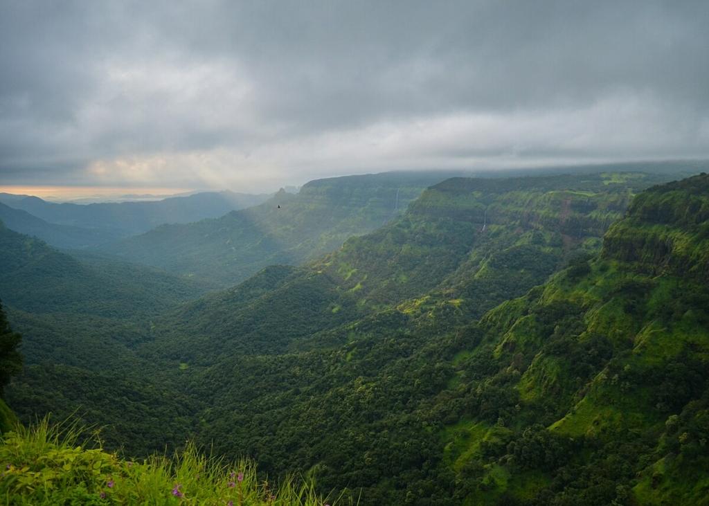 Waterfalls to Visit in with friends this Monsoon