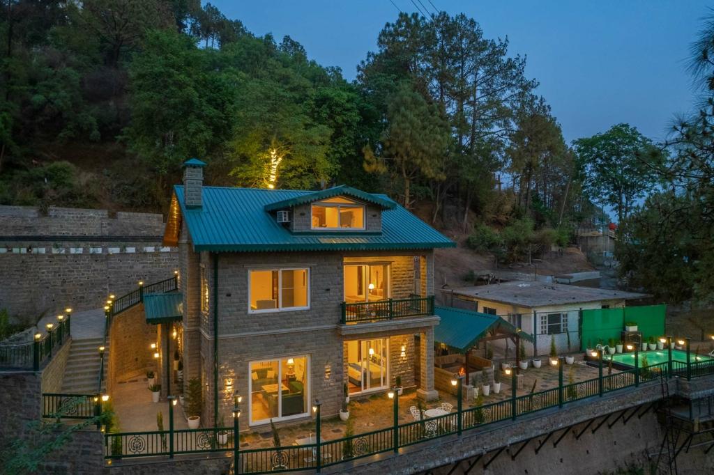 Villas with Private poo and view in Shimla during summer