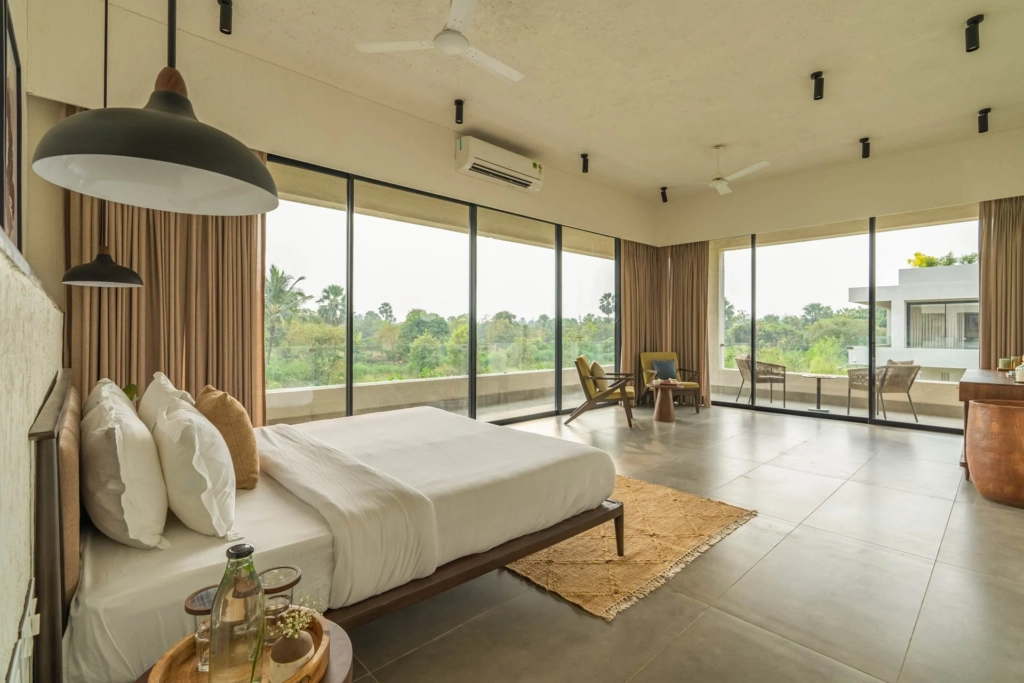 Villa for couples with private pool near Mumbai