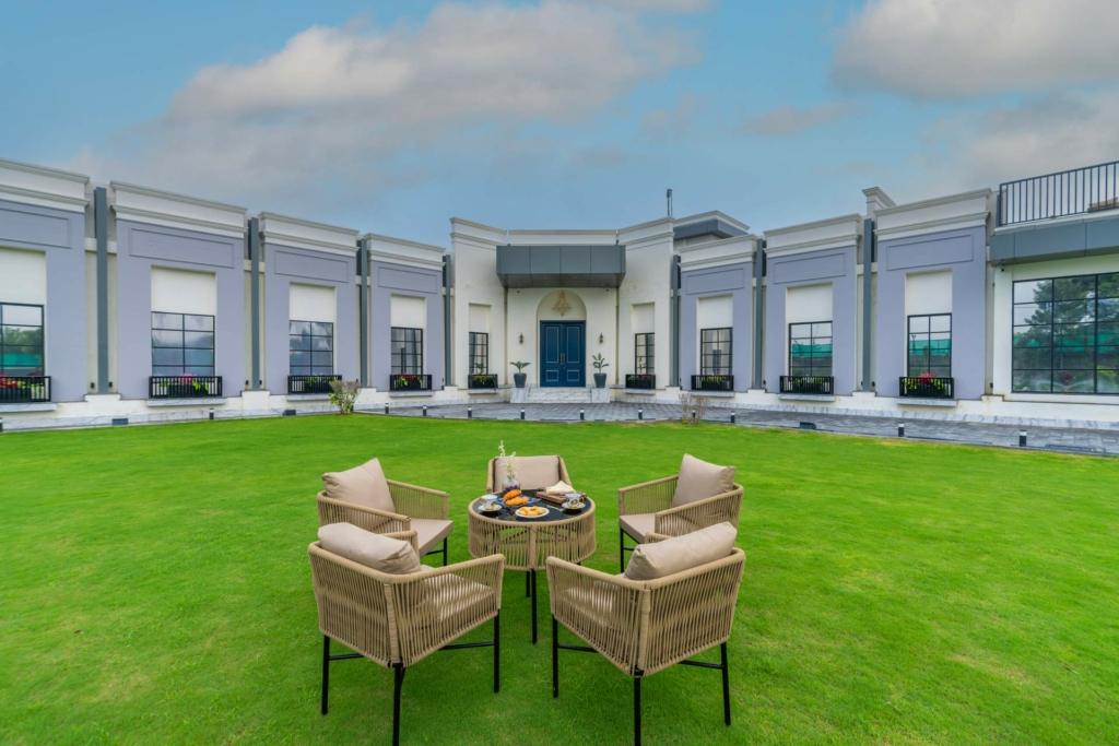 Villas in Delhi to go this summer