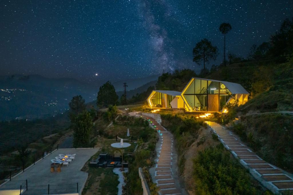 luxury stays near jim corbett