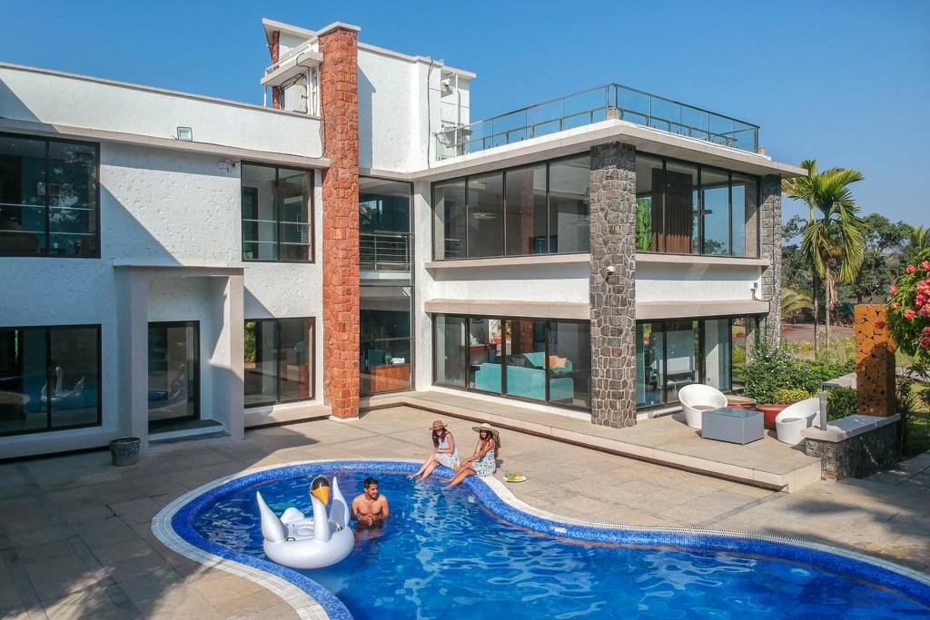 villa for couples with private pool near mumbai