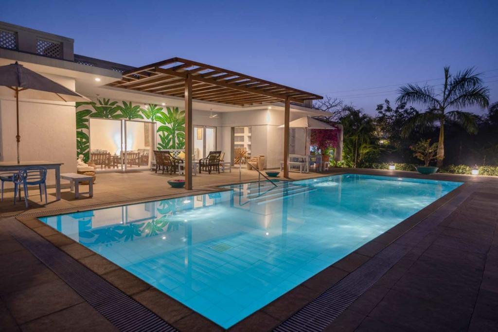 Pool villas near Mumbai for a Holiday