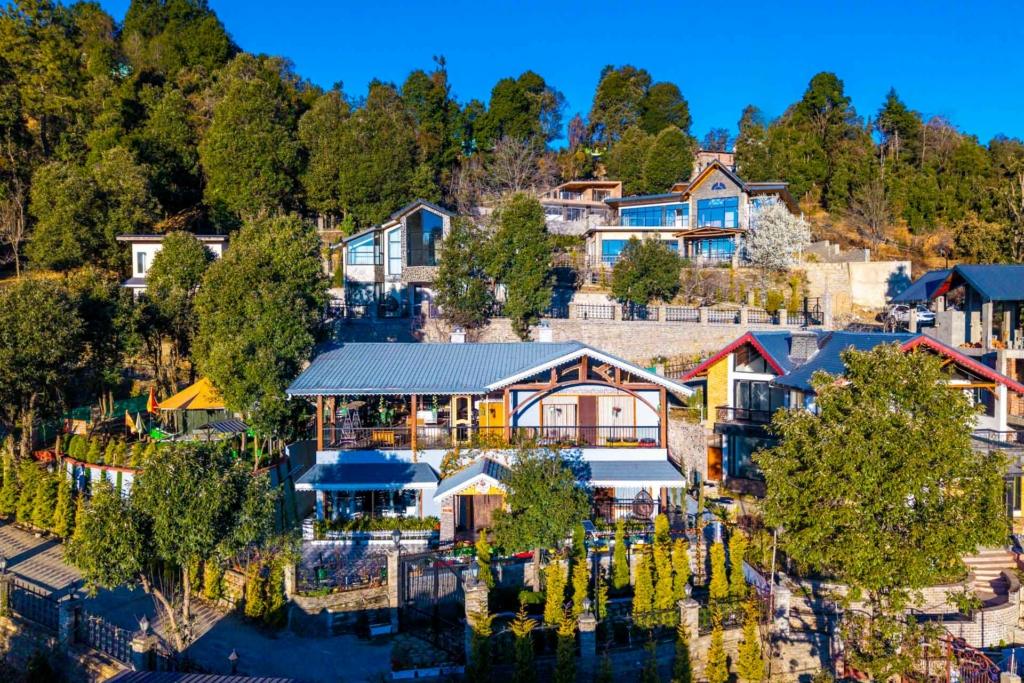 cottages in nainital to book while on uttarakhand tourism