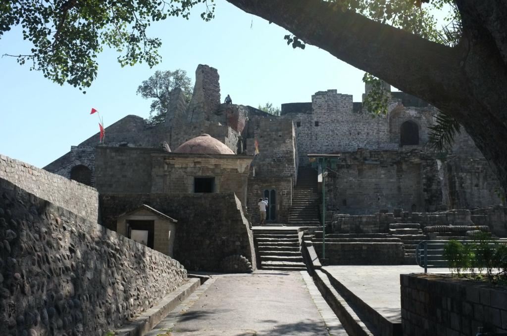 Kangra fort, places to visit in himachal
Image Credit: Aleksandr Zykov via Flickr