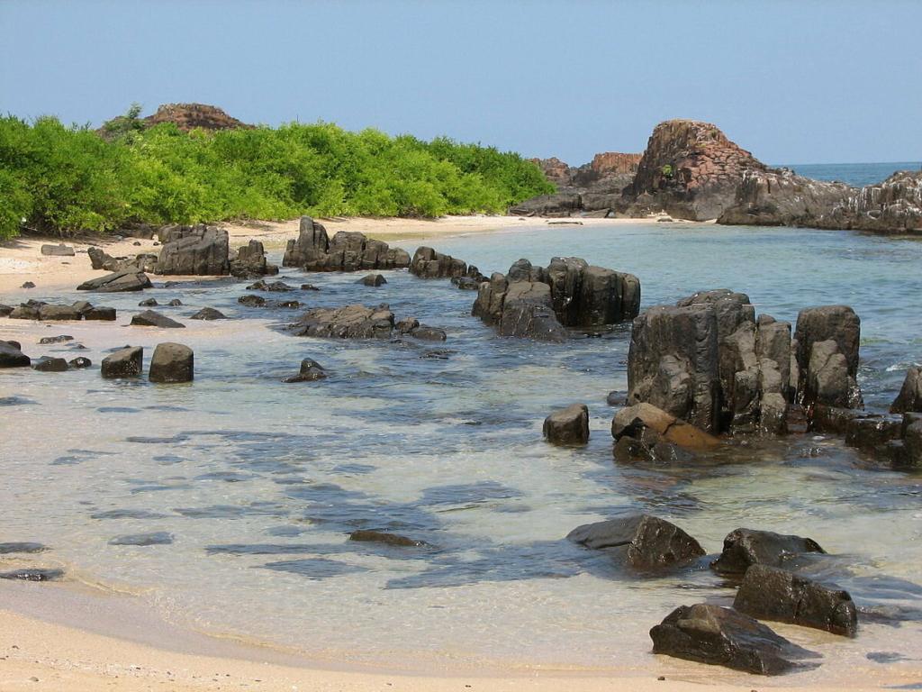 St Mary's Island, beaches in south india
Image Credit: Man On Mission via Wikimedia Commons