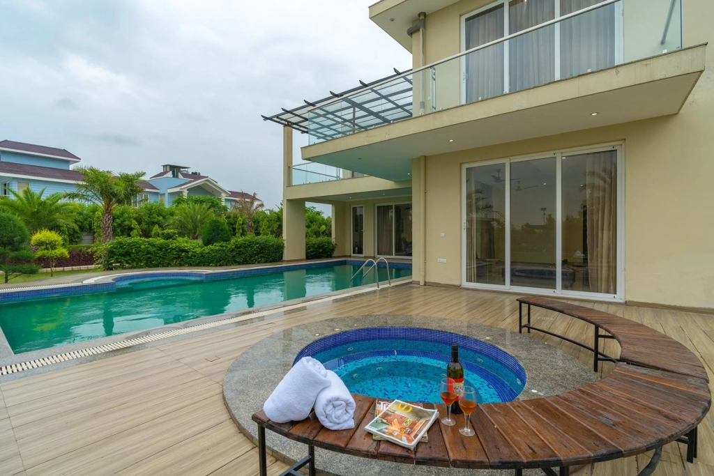 Villa with private pool in Delhi