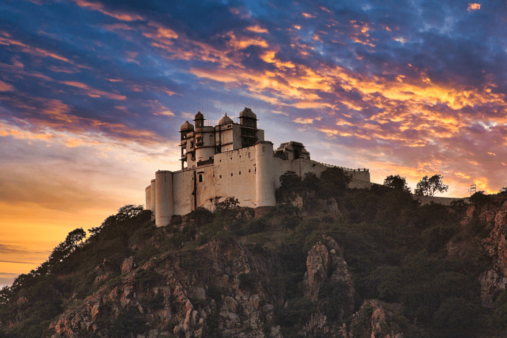 sajjangarh palace in udaipur