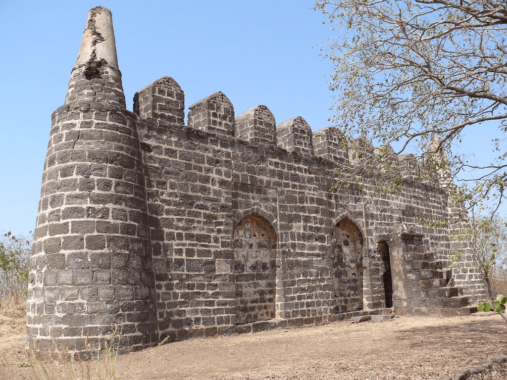 shivneri fort trek in monsoon