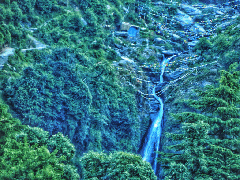 bhagsu falls in himachal