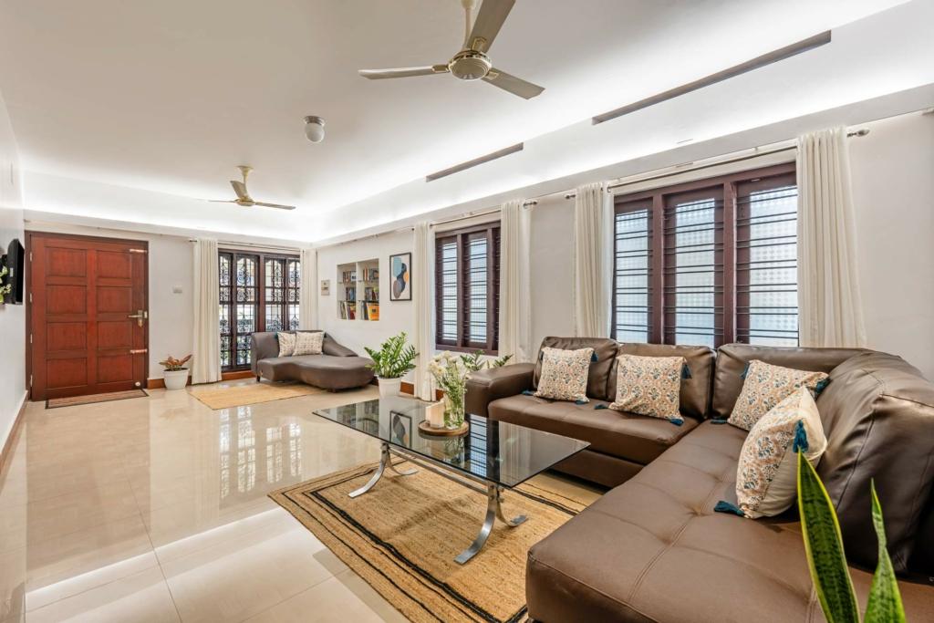 Romantic monsoon getaway on a private Alleppey houseboat with rain-kissed waters
