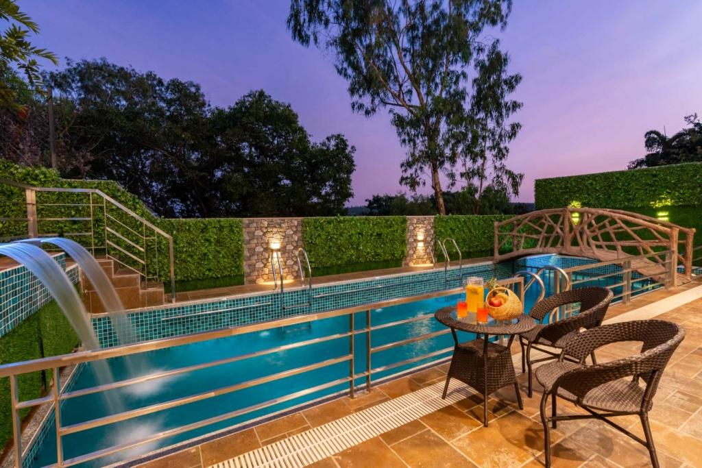 Villa with private pool in Panchgani
