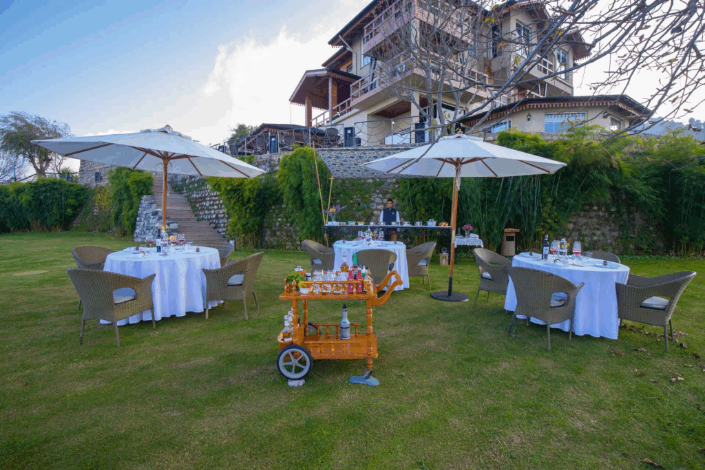 villas with lawn in mussoorie