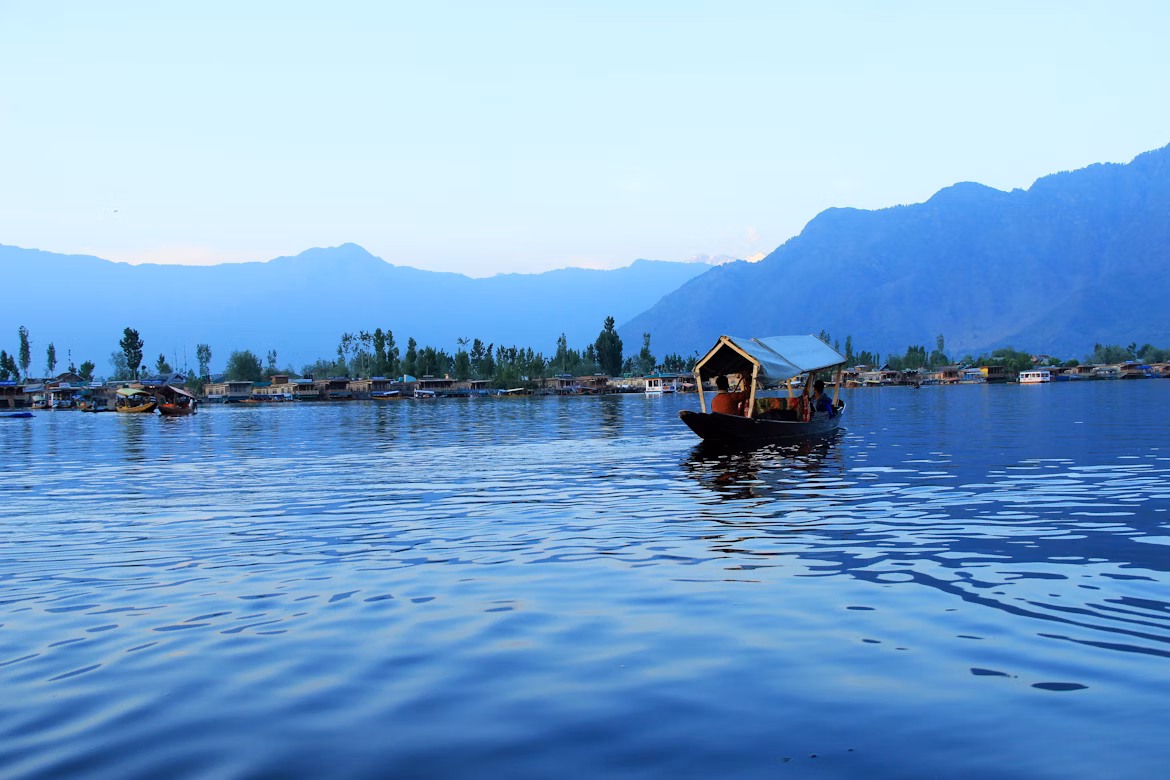 Image Credit: Amit Jain via Unsplash, dal lake