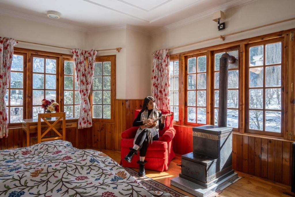 Villas in Himachal with a beautiful bedroom