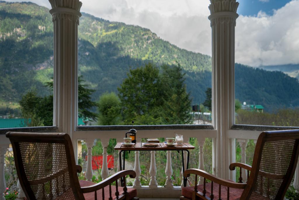 Villas in Himachal with a beautiful View of the Mountains