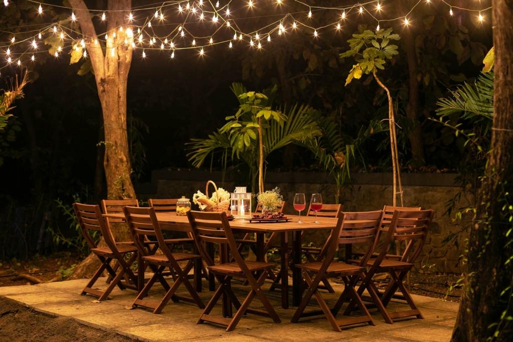 sit down dinner in alibaug villa for birthday celebrations