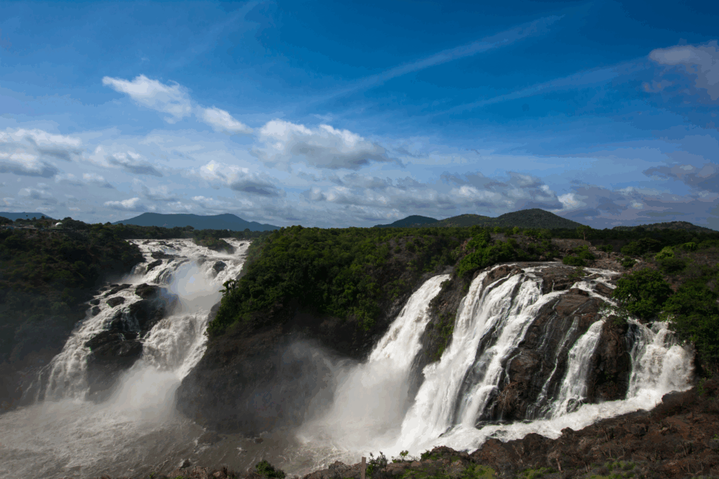 shivanasamudra falls in august for trek
