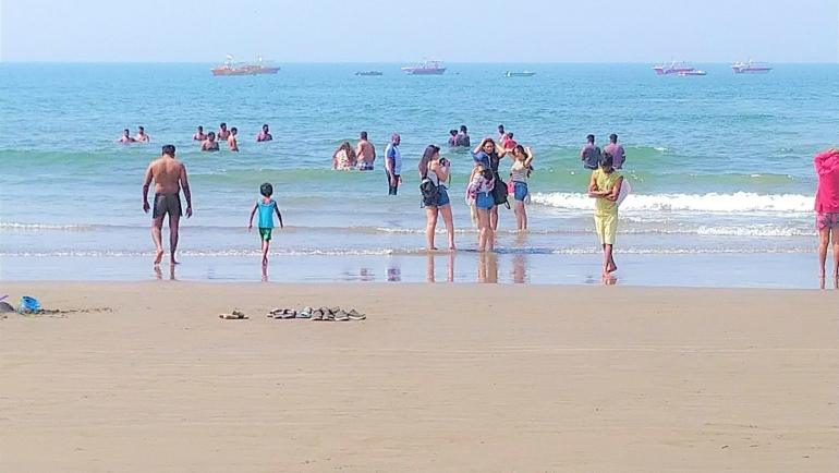 goa ghumne ka sahi samay - morjim beach